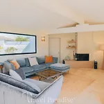 Aurora Villa