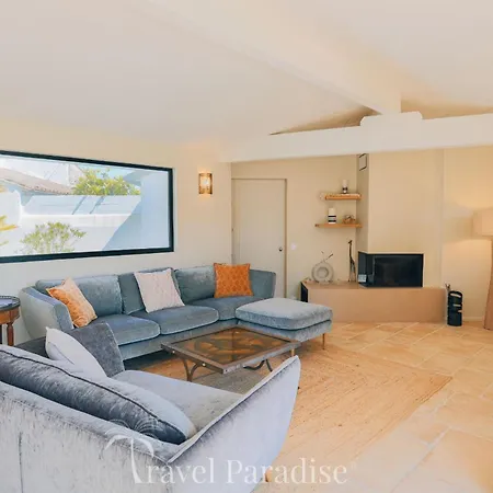Aurora Villa